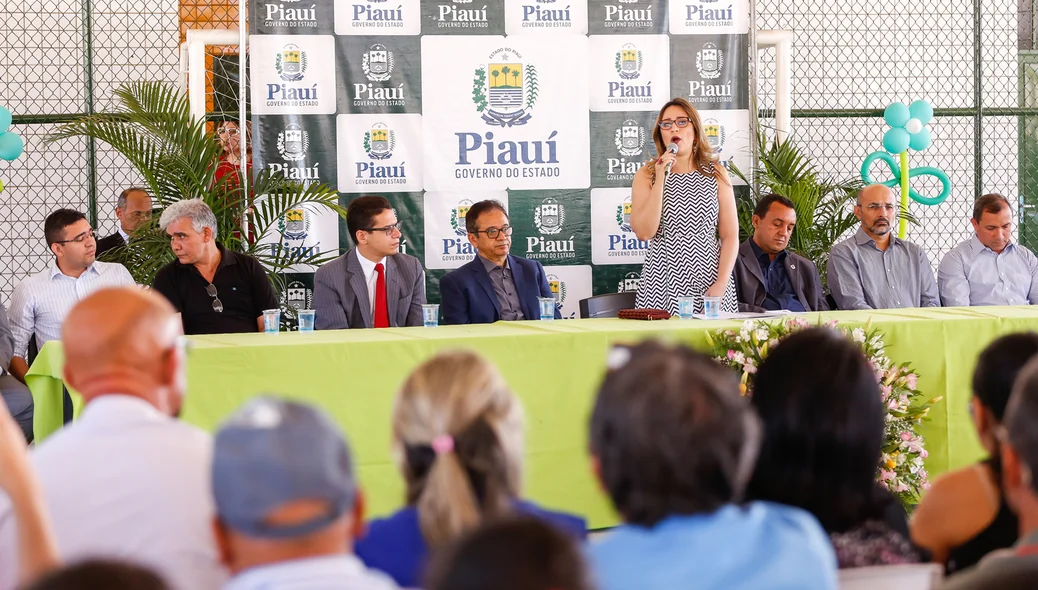 Rejane Dias durante seu pronunciamento