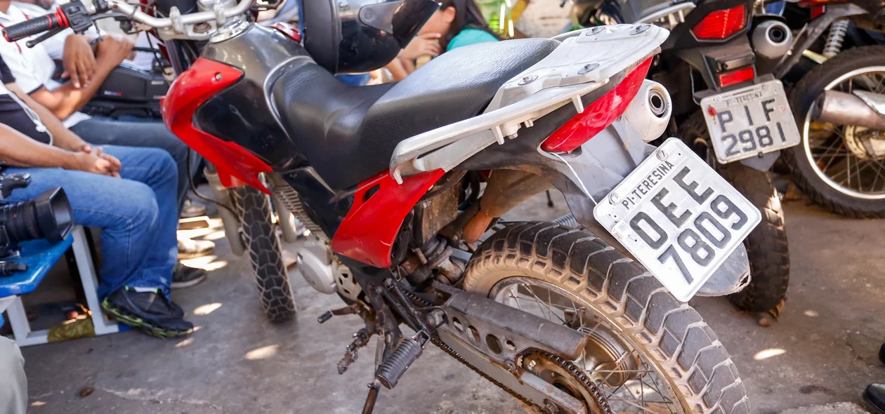 Moto broz apreendida na operação