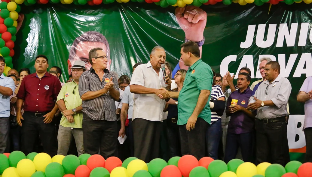 Dr.Pessoa cumprimenta Prefeito de Demerval Lobão durante convenção do PMDB