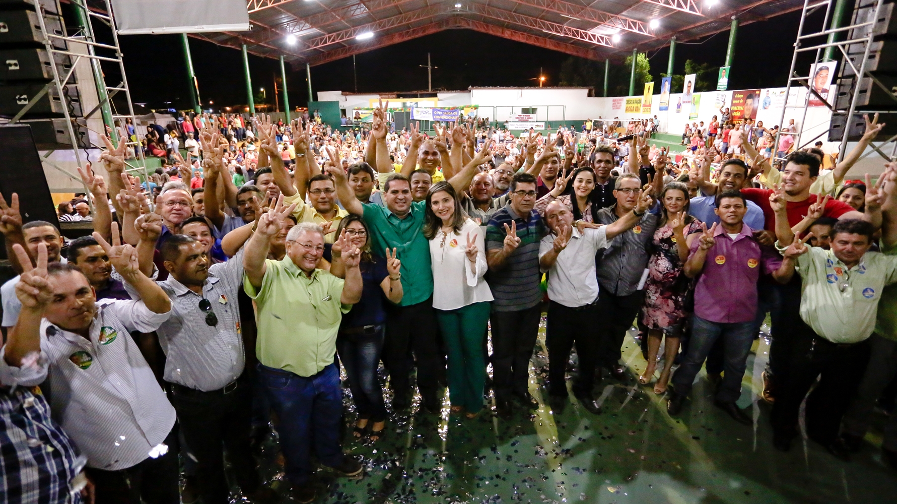 Prefeito Júnior Carvalho tira foto com os Pré-candidatos a vereador de Demerval Lobão