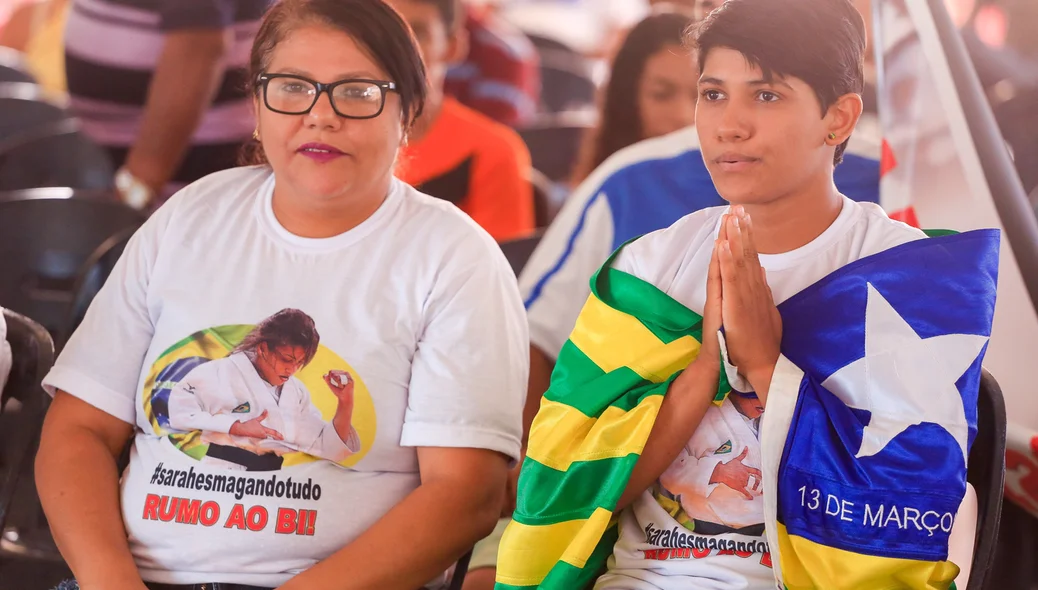 Amigos e Familiares torcendo pela judoca