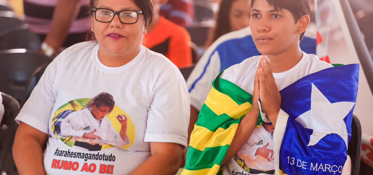 Amigos e Familiares torcendo pela judoca