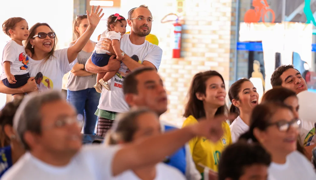 Crianças de colo também assistiram a luta de Sarah