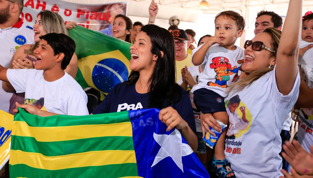 Familiares e amigos na torcida por Sarah Menezes