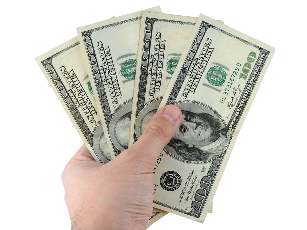 Dólar atinge a menor cotação em um ano
