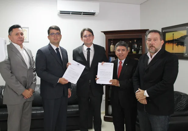 Reunião da OAB, CNJ e CRECI