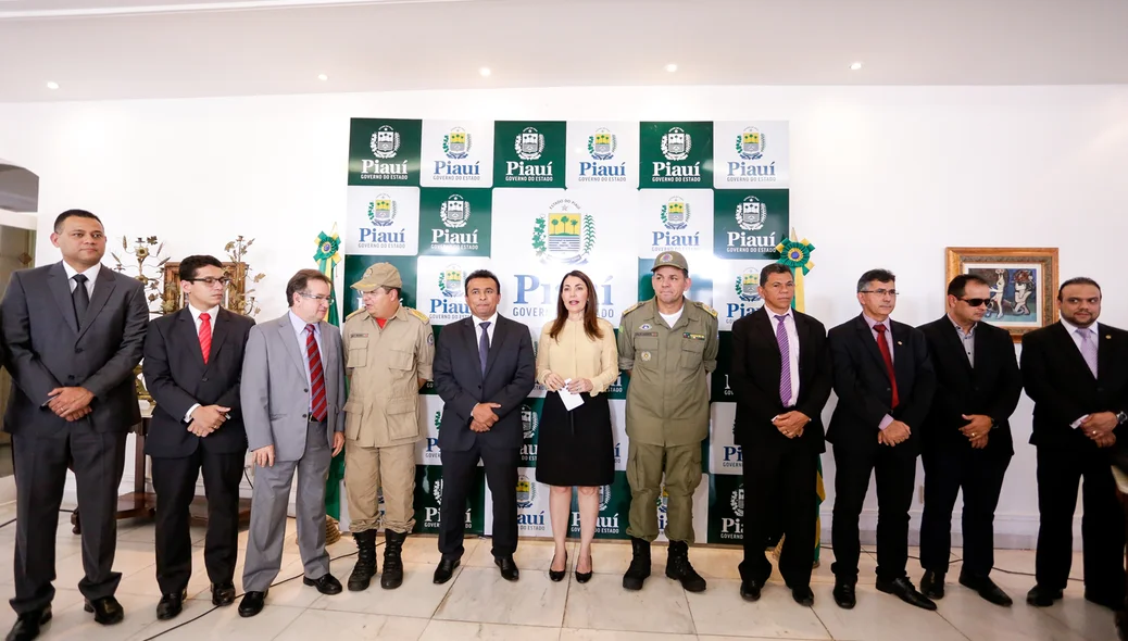 Autoridades presentes na solenidade