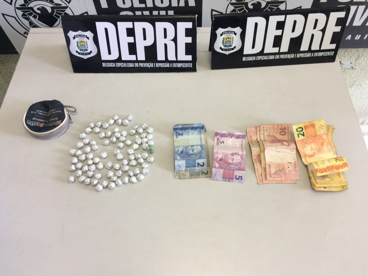 Droga apreendida com o adolescente