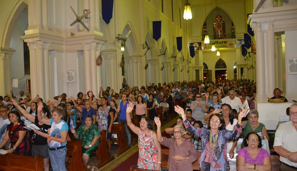 Fé e devoçao durante a novena-missa
