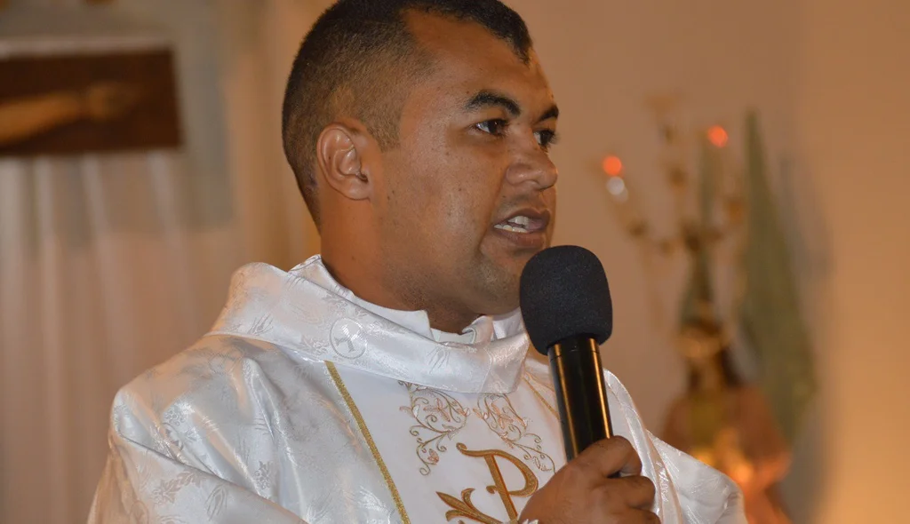 Padre Edvaldo presidiu a celebração