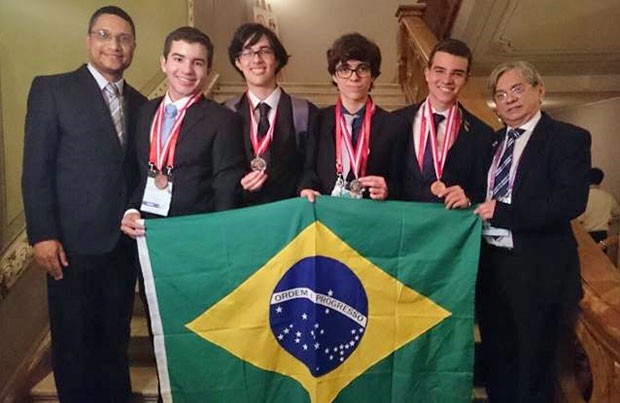 Brasil conquista 4 medalhas em Olimpíada de Química