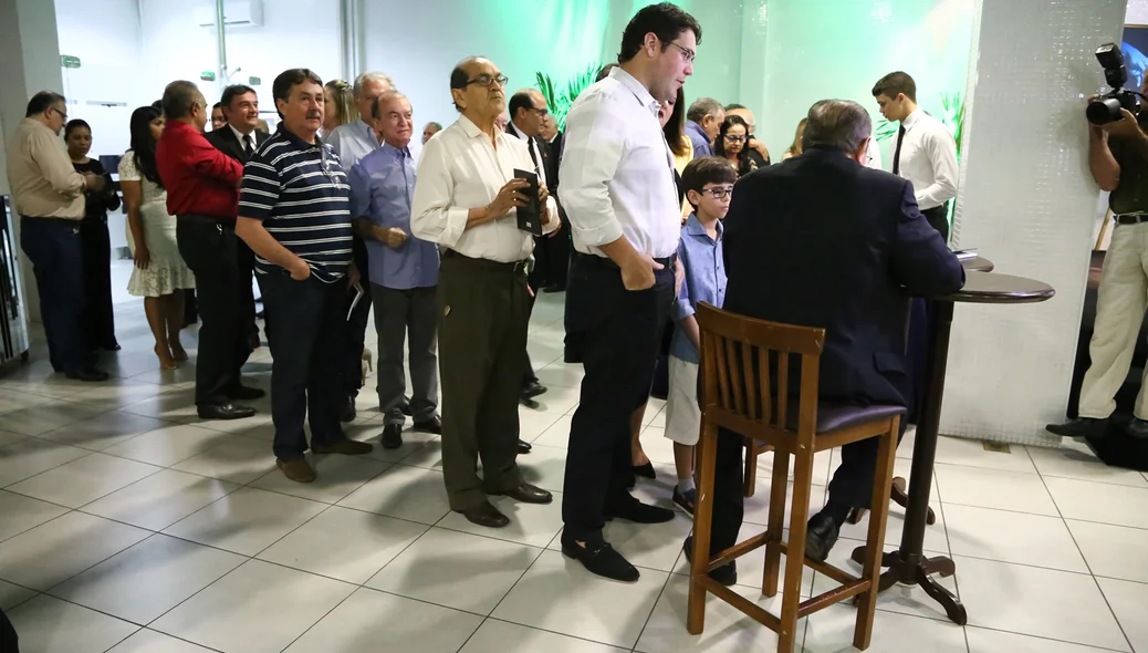Fila para autografo do Livro 