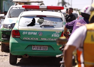 Menor quebra vidro de viatura da polícia