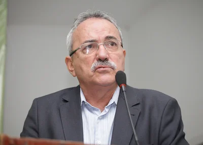 Secretário Átila Lira
