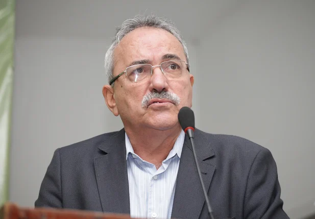 Secretário Átila Lira