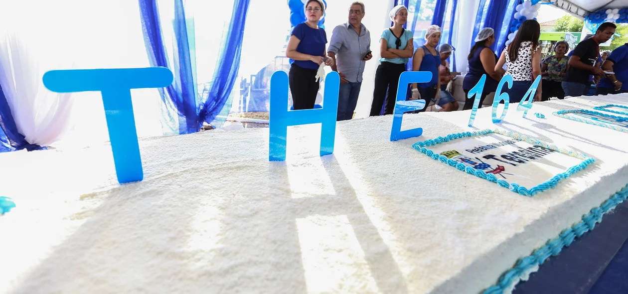 Bolo de Aniversário em comemoração aos 164 anos de Teresina Piauí 