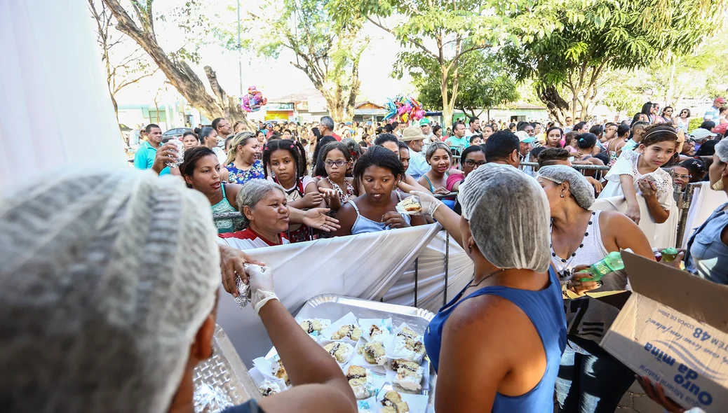 Entregando de Bolos de Aniversário de Teresina  