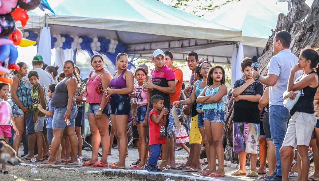 Fila para receber o Bolo de Aniversário de Teresina 