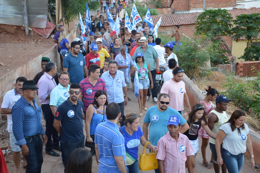 Gil Paraibano começa campanha com caminhada no Morro da Mariana