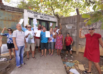 Moradores criticam fechamento do portão