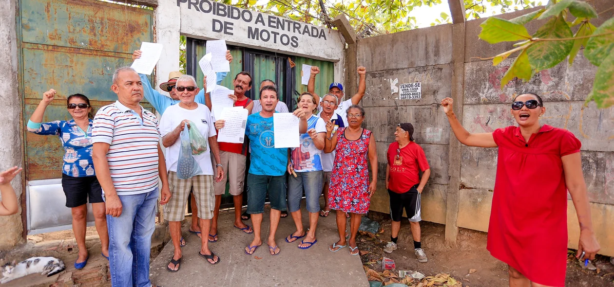 moradores criticam fechamento do portão