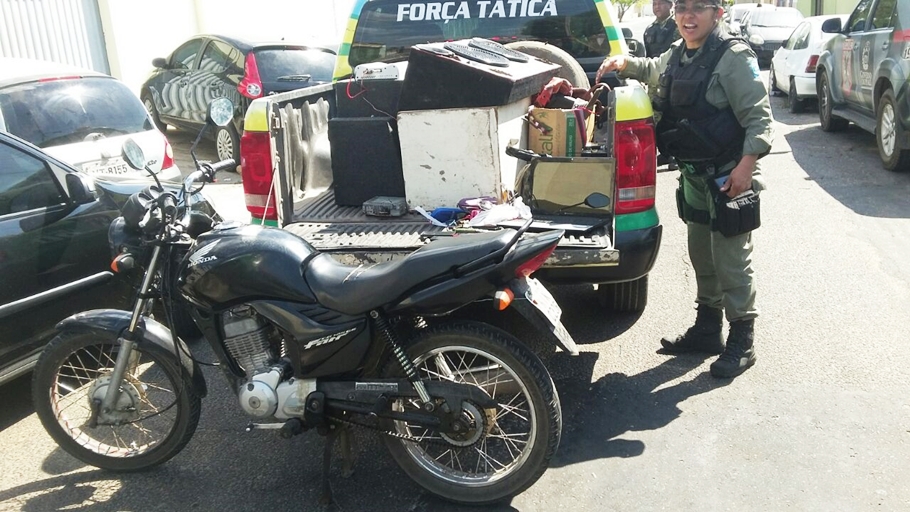 Motocicleta recuperada, além de outros objetos sem nota fiscal