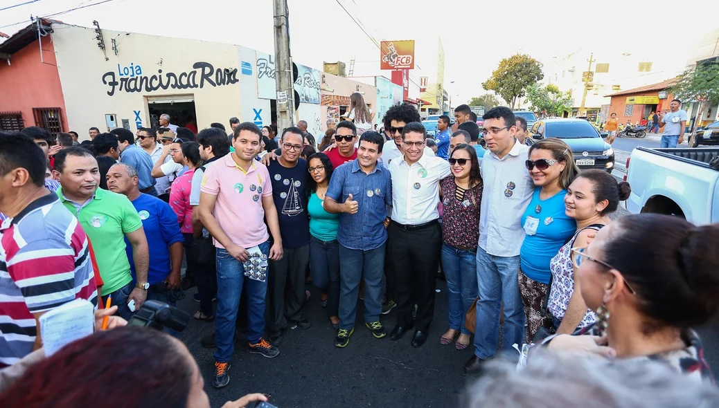Muita gente na Caminhada do Amadeu Campos 