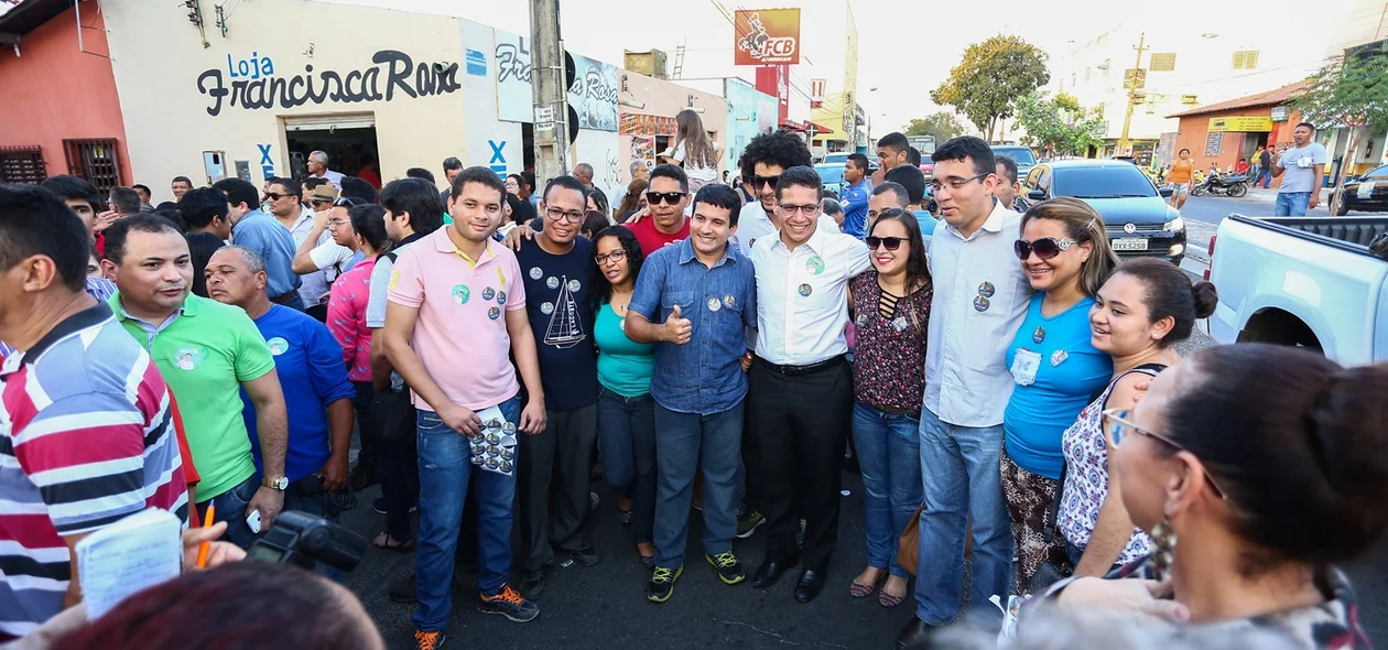 Muita gente na Caminhada do Amadeu Campos 