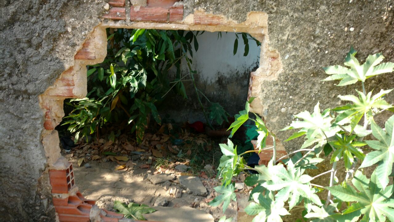 Corpo de jovem é encontrado dentro de colégio na Vila São Francisco