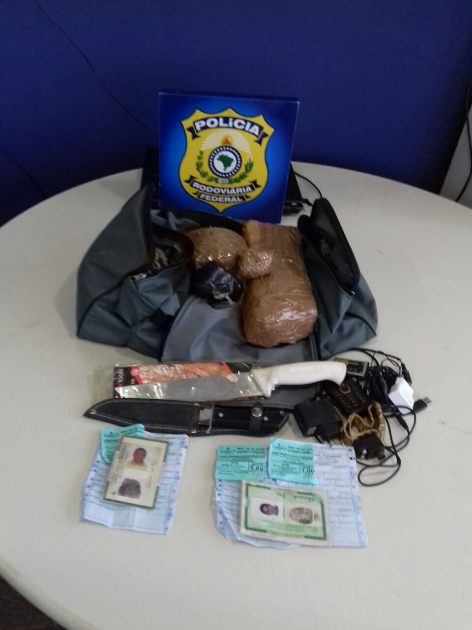 Droga encontrada dentro de ônibus em Teresina