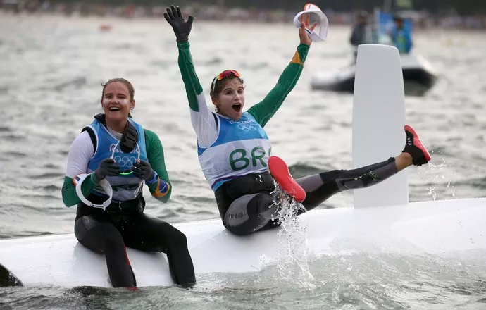 Dupla brasileira feminina ganharam medalha de ouro na vela