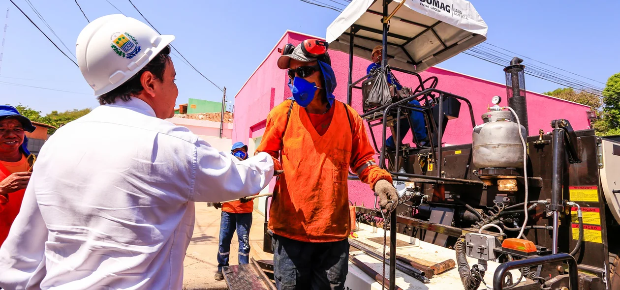 Governador visita obra de asfaltamento