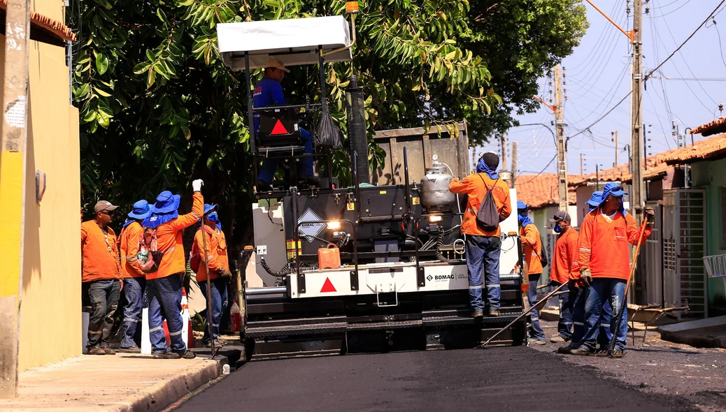 Obra de asfaltamento realizada na zona sul de Teresina