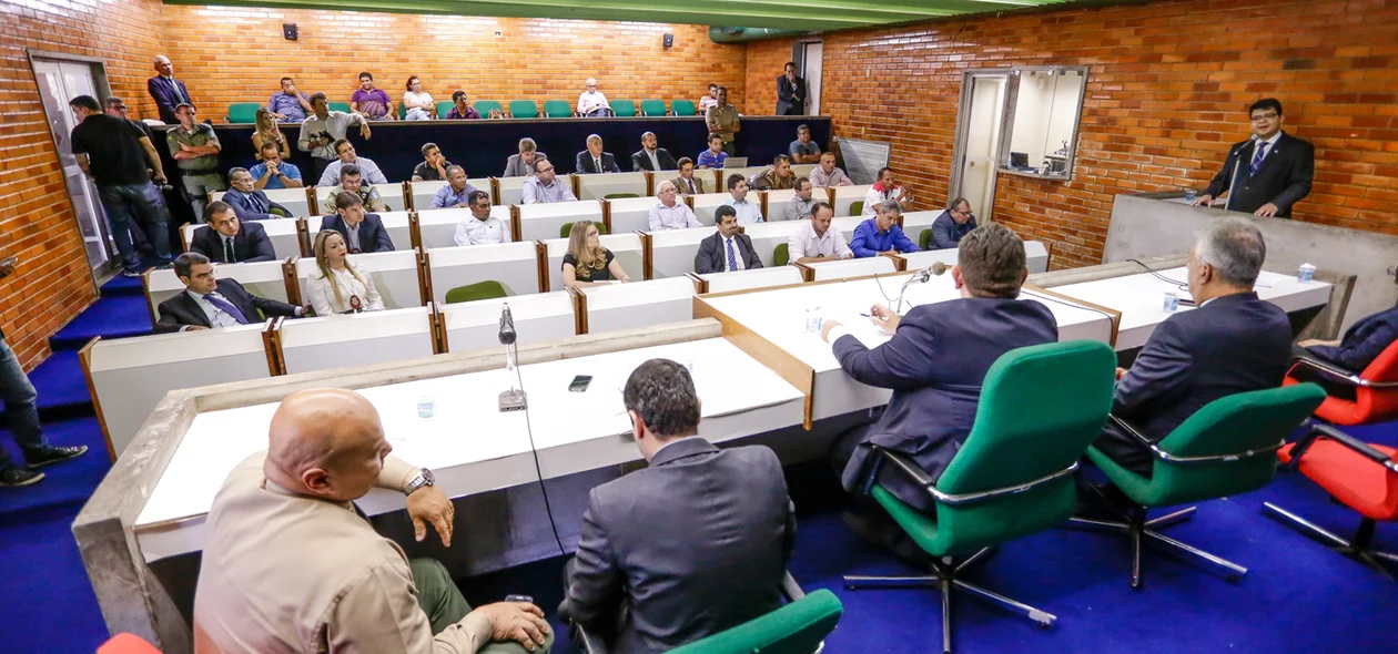 Autoridades participaram da Audiência