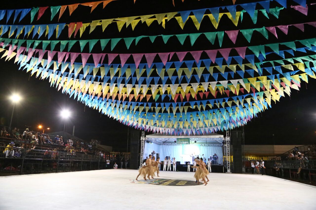 Encontro Nacional de Folguedos na vila Olímpica do Albertão