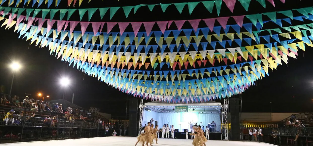 Encontro Nacional de Folguedos na vila Olímpica do Albertão