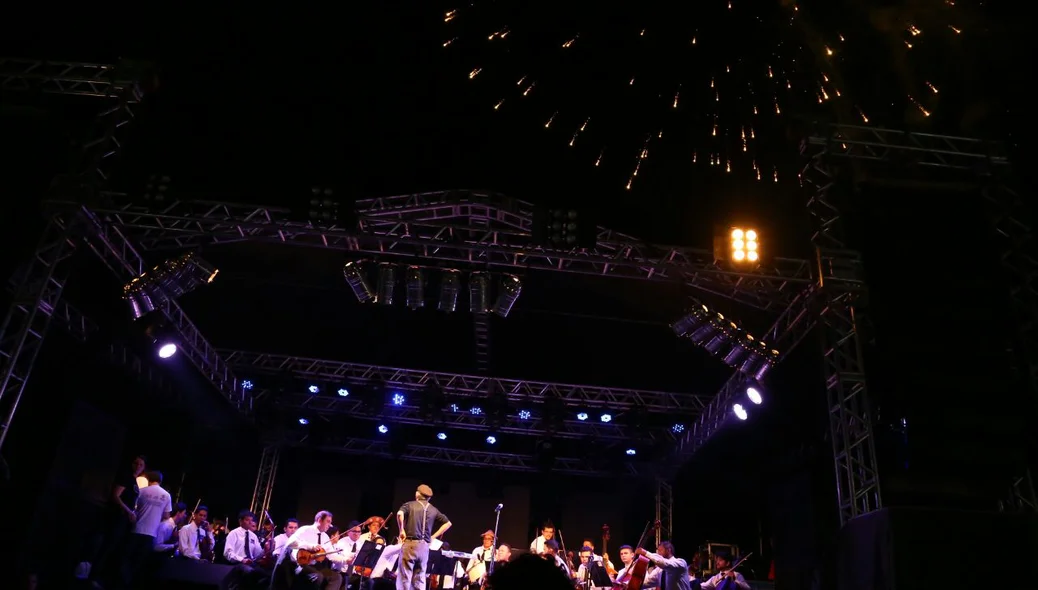 Orquestra sinfônica na abertura do Encontro Nacional de Folguedos