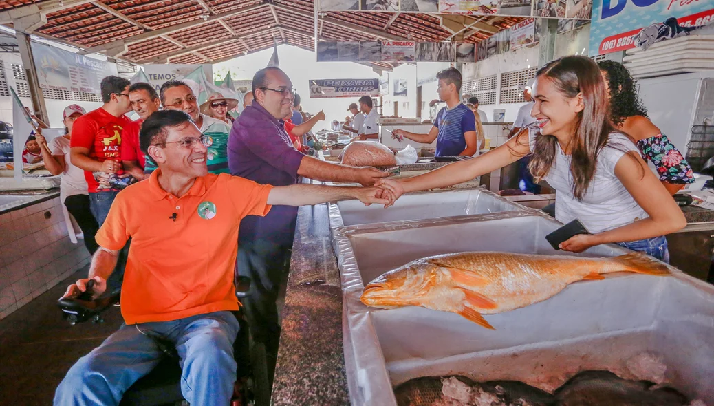 Amadeu Campos visita mercado do peixe