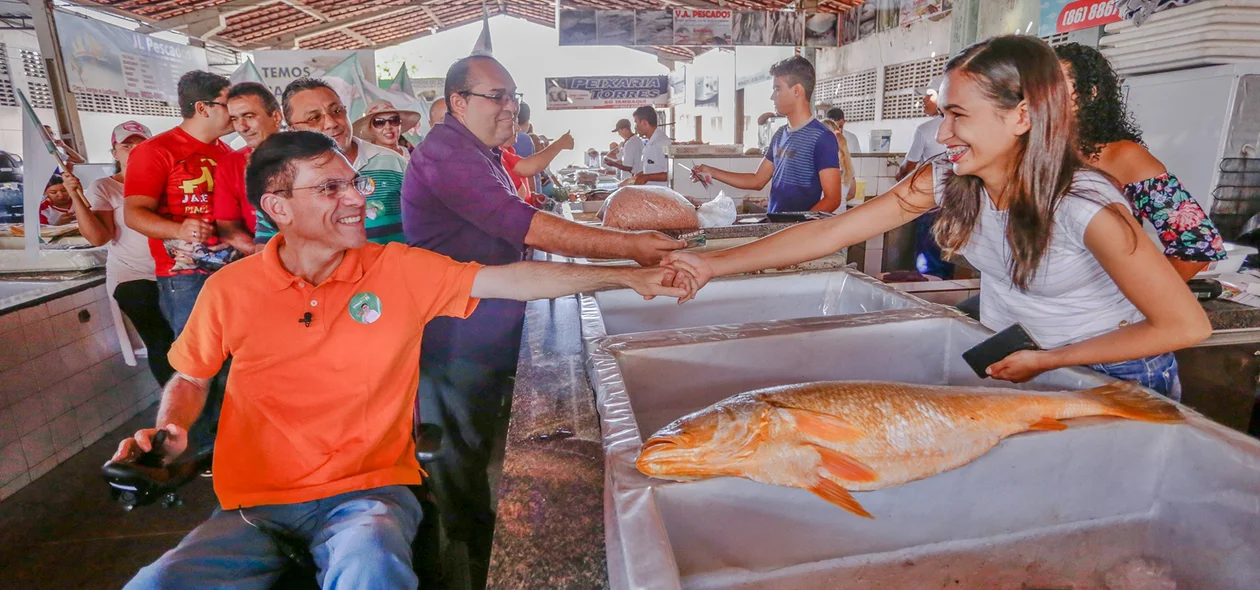Amadeu Campos visita mercado do peixe