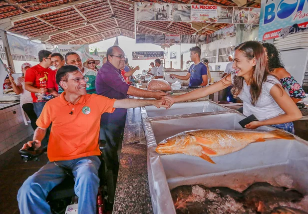 Amadeu Campos visita mercado do peixe