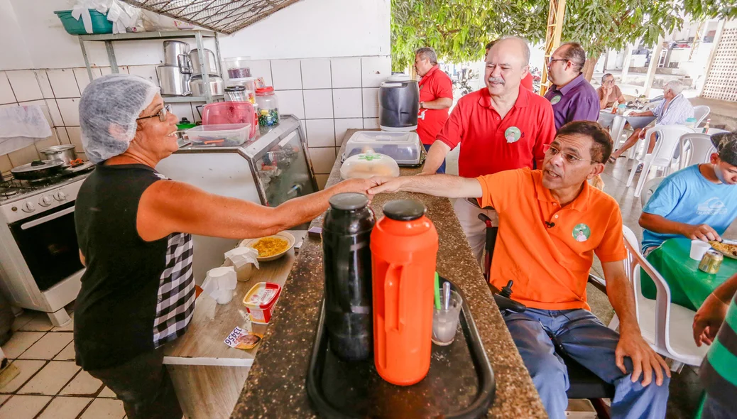 Amadeu e Décio solano visitam mercado do peixe