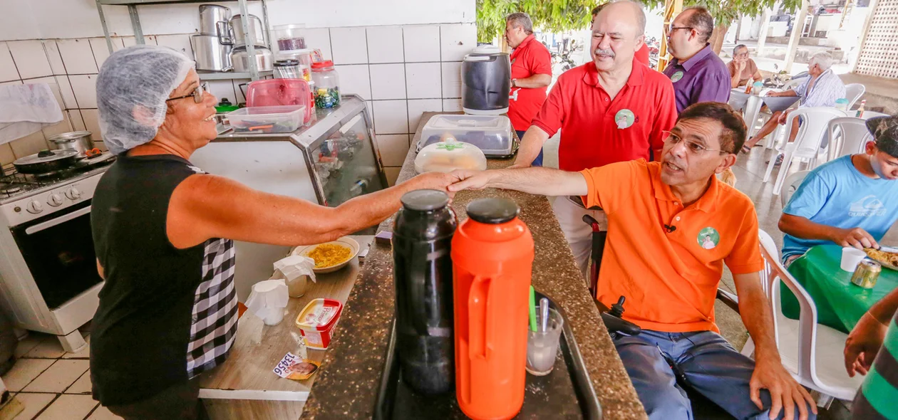 Amadeu e Décio solano visitam mercado do peixe