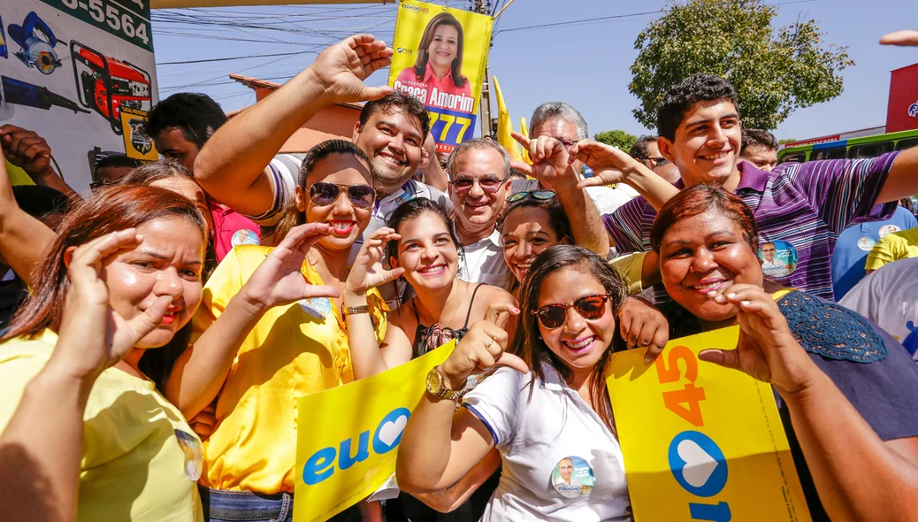 Prefeito Firmino Filho faz caminhada no Dirceu