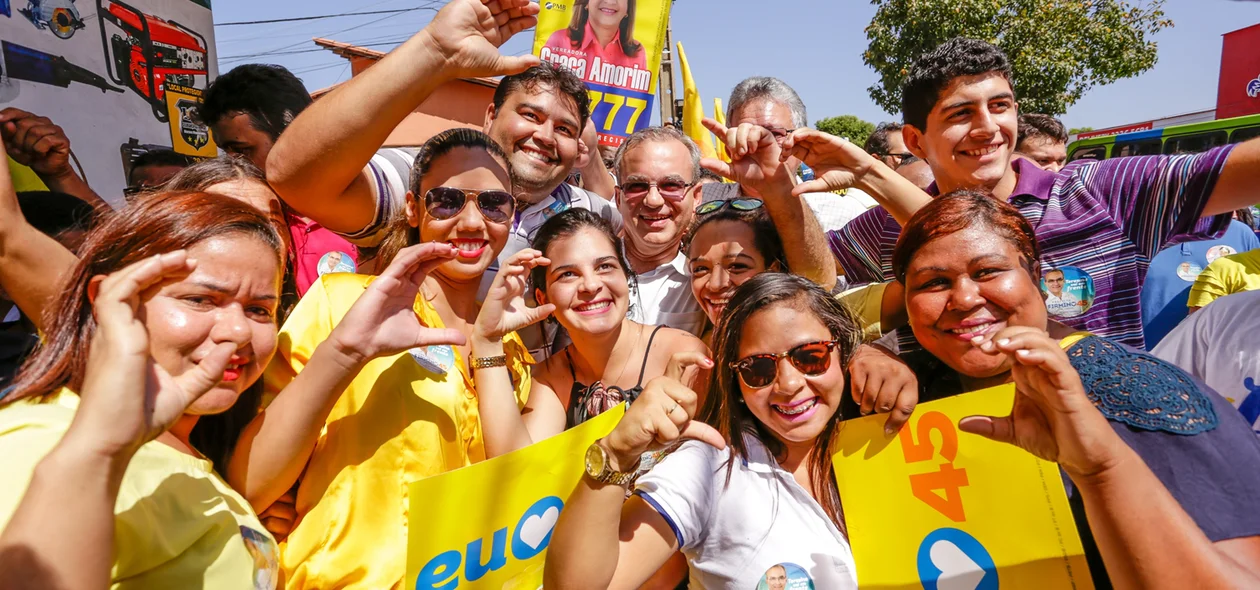 Prefeito Firmino Filho faz caminhada no Dirceu
