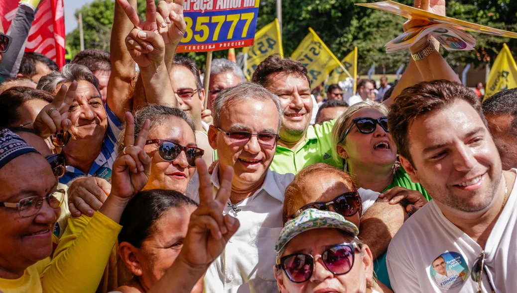 Prefeito tira foto com Populares 