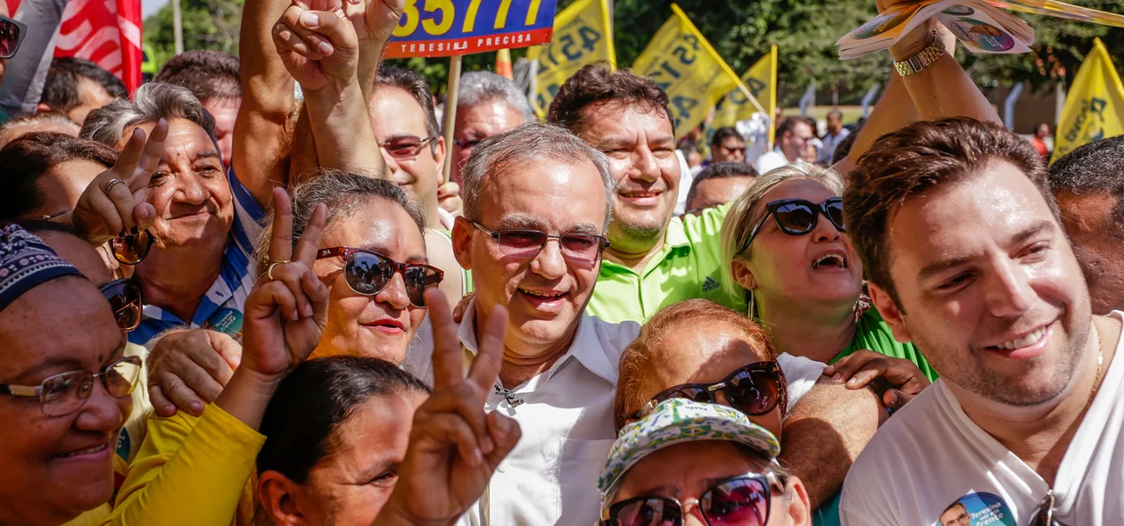 Prefeito tira foto com Populares 