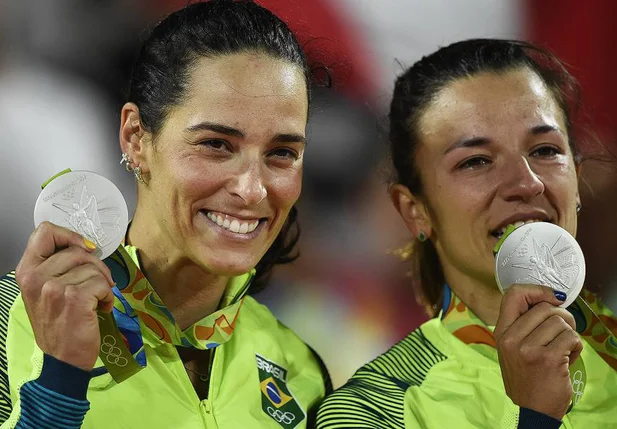 Ágatha e Bárbara ficam com medalha de prata na Rio-2016