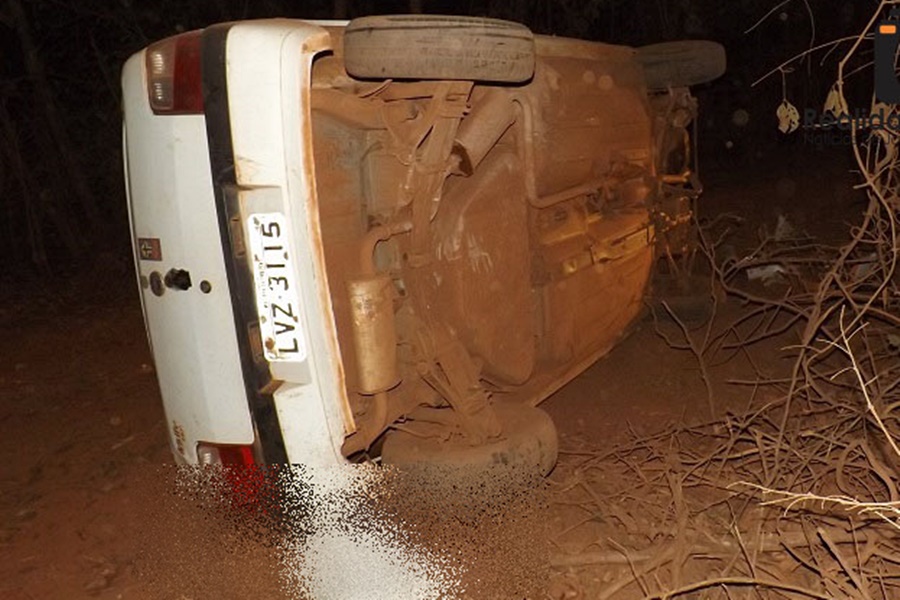 Homem é esmagado por carro