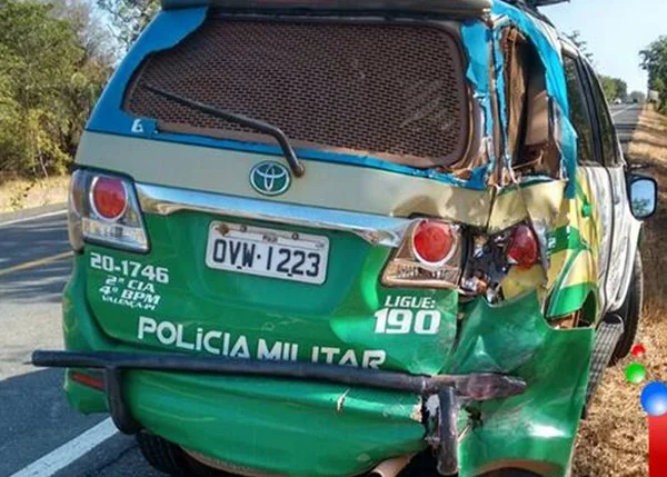 Viatura da PM de Valença se envolve em acidente