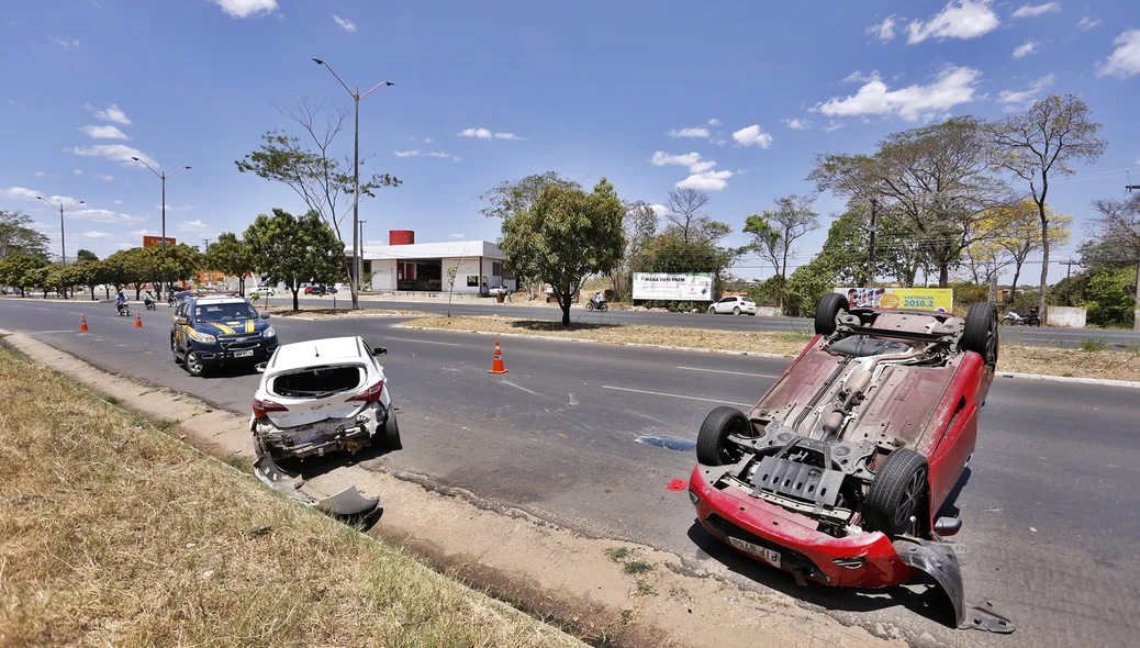 Colisão entre dois veículos